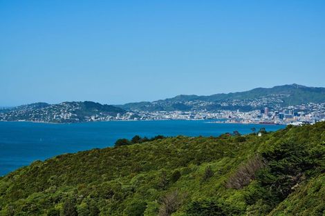 Photo of property in 8 Tamworth Crescent, Newlands, Wellington, 6037