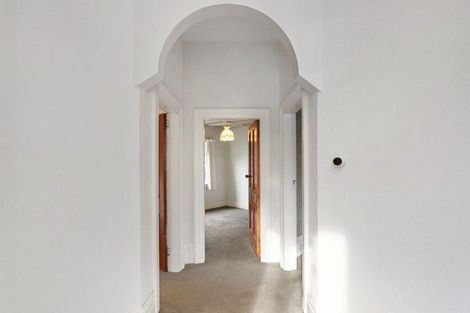 Photo of property in 18 Sandwich Road, Beckenham, Christchurch, 8023