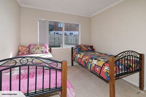 Photo of property in 17 Jubaea Place, Henderson, Auckland, 0610