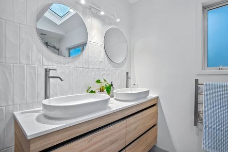 Photo of property in 556 Beach Road, Rothesay Bay, Auckland, 0630