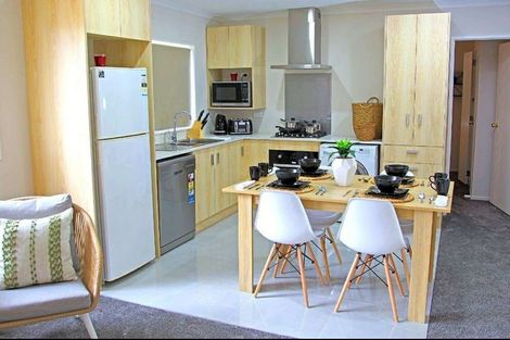 Photo of property in 47a Senator Drive, Manurewa, Auckland, 2105