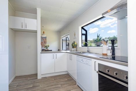 Photo of property in 55 Meadowvale Rise, Titirangi, Auckland, 0604