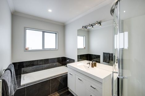 Photo of property in 17 Waitaki Way, Poraiti, Napier, 4112