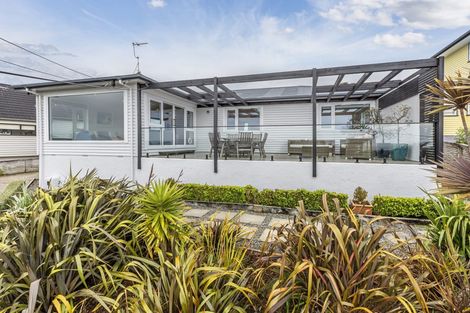 Photo of property in 92 Kahu Road, Paremata, Porirua, 5024