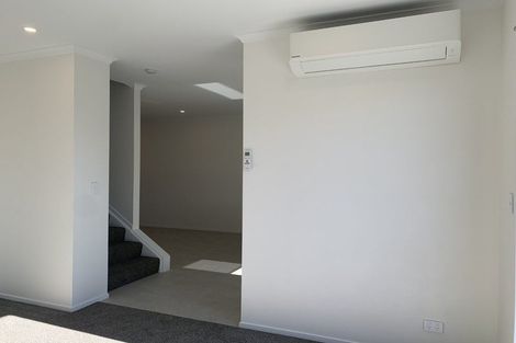 Photo of property in 18 Hema Road, Hobsonville, 0616