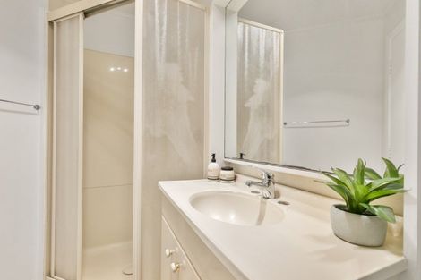 Photo of property in 9 Lomond Street, Newlands, Wellington, 6037