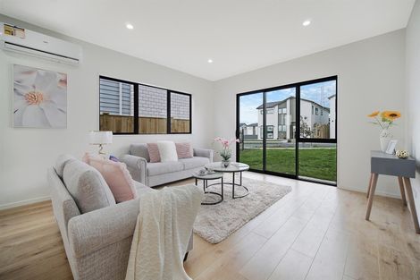 Photo of property in 61 Drumbuoy Drive, Flat Bush, Auckland, 2019