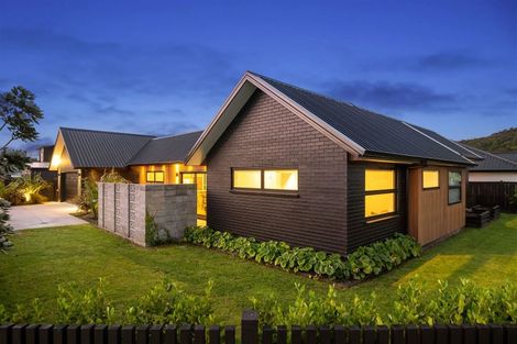 Photo of property in 2 Len Ireland Drive, Kumeu, 0810