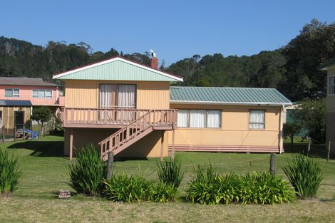 Photo of property in 50 Marine Parade, Cooks Beach, Whitianga, 3591
