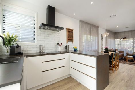Photo of property in 163 Waikawa Road, Picton, 7220