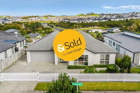 Photo of property in 15 Flavell Drive, Orewa, 0931