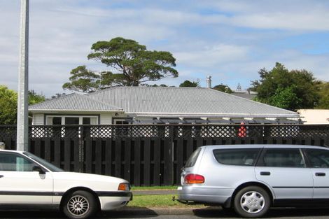 Photo of property in 74 Godley Road, Green Bay, Auckland, 0604