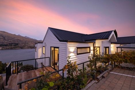 Photo of property in 22 Golden Terrace, Queenstown, 9300