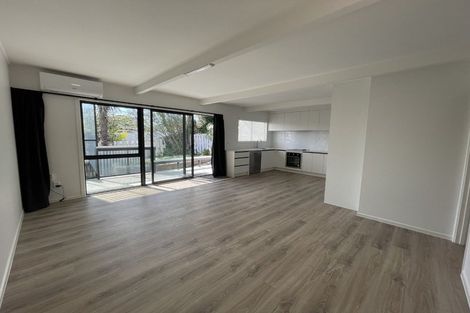 Photo of property in 1/74 Sunnybrae Road, Hillcrest, Auckland, 0627