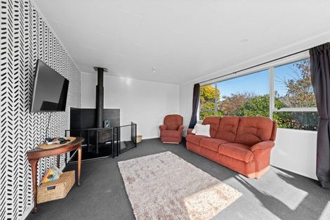 Photo of property in 3 Airedale Place, Waitara, 4320