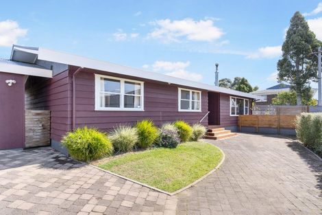 Photo of property in 52b Tirimoana Road, Te Atatu South, Auckland, 0602