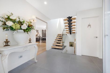 Photo of property in 7 Hartles Place, Mellons Bay, Auckland, 2014