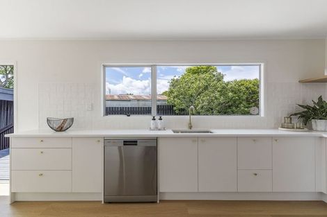 Photo of property in 5 Moxham Grove, Massey, Auckland, 0614