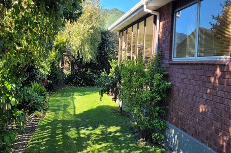 Photo of property in 17 Awanui Drive, Waikanae, 5036