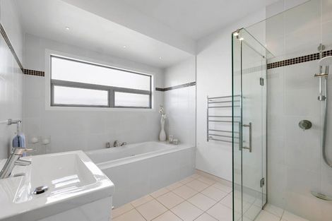 Photo of property in 3 St Andrews Parkway, Waiwhakaiho, New Plymouth, 4312