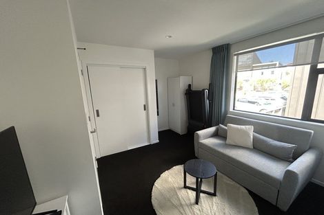 Photo of property in 5/15 Chivalry Road, Glenfield, Auckland, 0629
