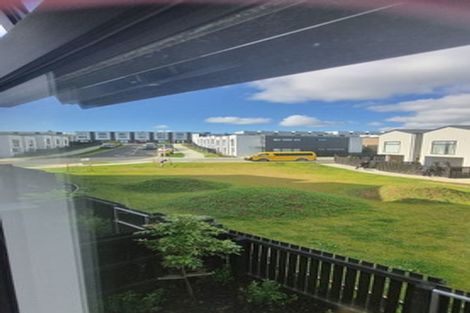 Photo of property in 2 Mikoikoi Crescent, Mangere Bridge, Auckland, 2022