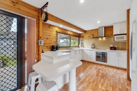 Photo of property in 18 Lochend Place, Highland Park, Auckland, 2010