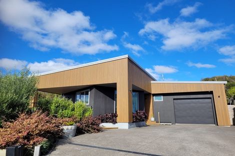 Photo of property in 47 Seymour Grove, Kingsley Heights, Upper Hutt, 5018