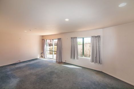 Photo of property in 84a Stewart Drive, Newlands, Wellington, 6037
