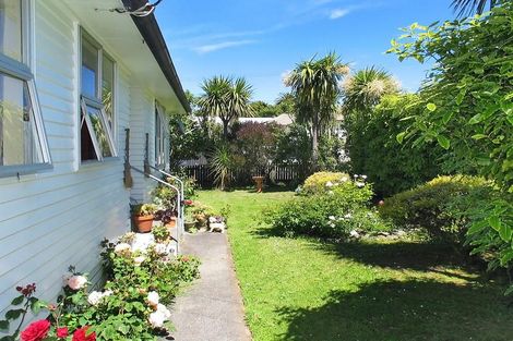 Photo of property in 2 Owhiti Street, Titahi Bay, Porirua, 5022