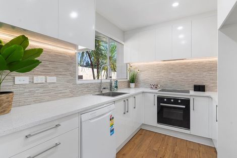 Photo of property in 2/8 Wilbur Place, Pakuranga Heights, Auckland, 2010