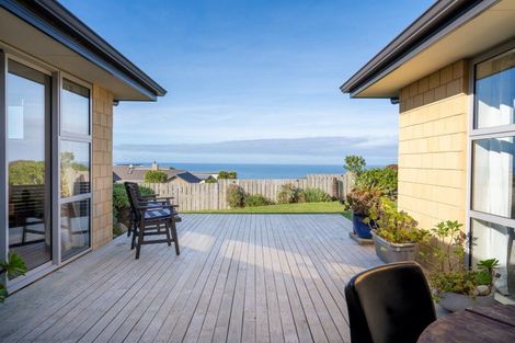 Photo of property in 37 Highgrove, Saint Clair, Dunedin, 9012