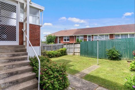 Photo of property in 2/21 Evelyn Place, Hillcrest, Auckland, 0627