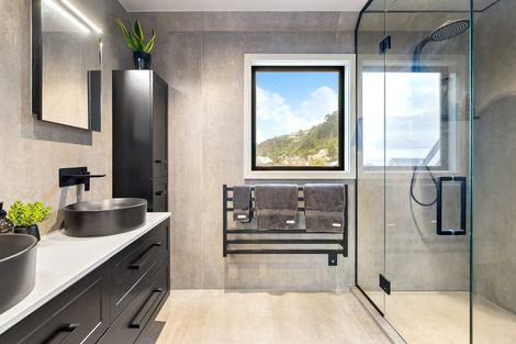 Photo of property in 210 Queens Drive, Lyall Bay, Wellington, 6022