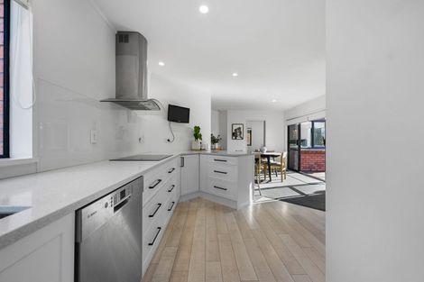 Photo of property in 27 Delamare Road, St Andrews, Hamilton, 3200