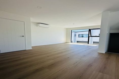 Photo of property in 1/1088 Beach Road, Torbay, Auckland, 0630