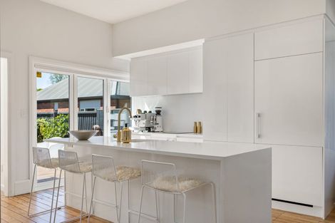 Photo of property in 5 Aikmans Road, Merivale, Christchurch, 8014