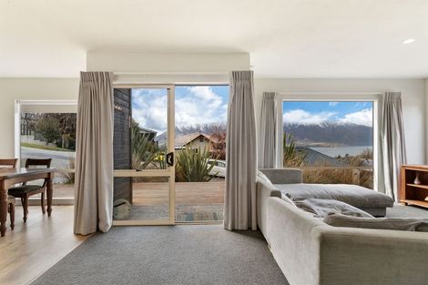 Photo of property in 18 Greenstone Place, Fernhill, Queenstown, 9300