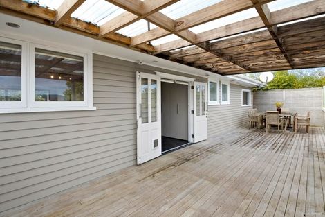 Photo of property in 17 Ranui Avenue, Ranui, Auckland, 0612