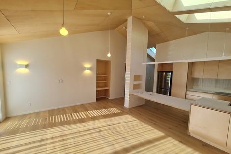 Photo of property in 39 Derwent Street, Island Bay, Wellington, 6023