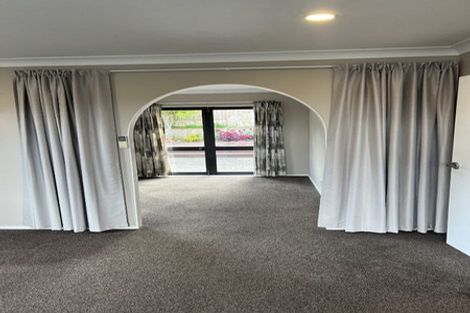 Photo of property in 2/25 Nicholas Road, Somerville, Auckland, 2014