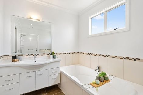 Photo of property in 24 Saunders Close, Whitby, Porirua, 5024