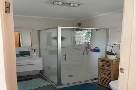 Photo of property in 2/191 Glenfield Road, Hillcrest, Auckland, 0627