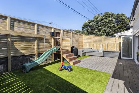 Photo of property in 16 Rua Street, Lyall Bay, Wellington, 6022