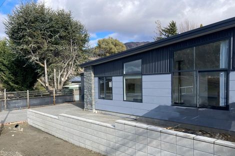 Photo of property in 53 Faulks Terrace, Wanaka, 9305