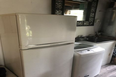 Photo of property in 4a Pohutukawa Avenue, Red Beach, 0932