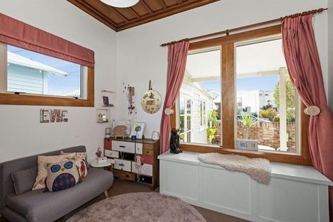 Photo of property in 78 Charles Street, Westshore, Napier, 4110