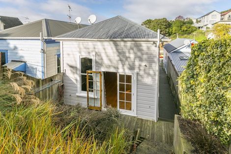 Photo of property in 32 Rolleston Street, Mount Cook, Wellington, 6021