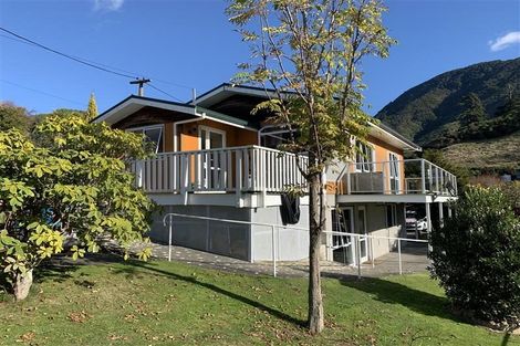 Photo of property in 10 Cornwall Street, Picton, 7220
