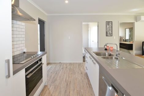 Photo of property in 41 Crabb Fields Lane, Riverhead, 0820